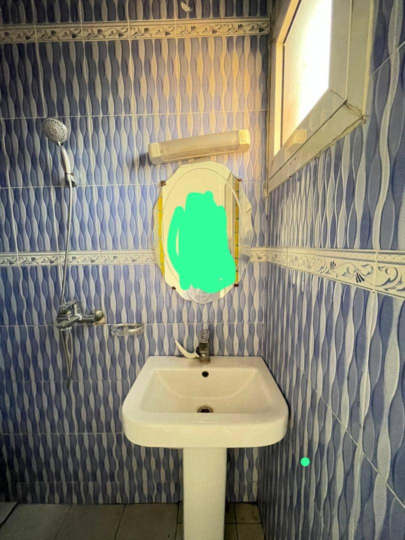 Local commercial à louer à Brazzaville – Ouenzé (Avenue Jacques Opangault / Reine Galifourou) à Brazzaville