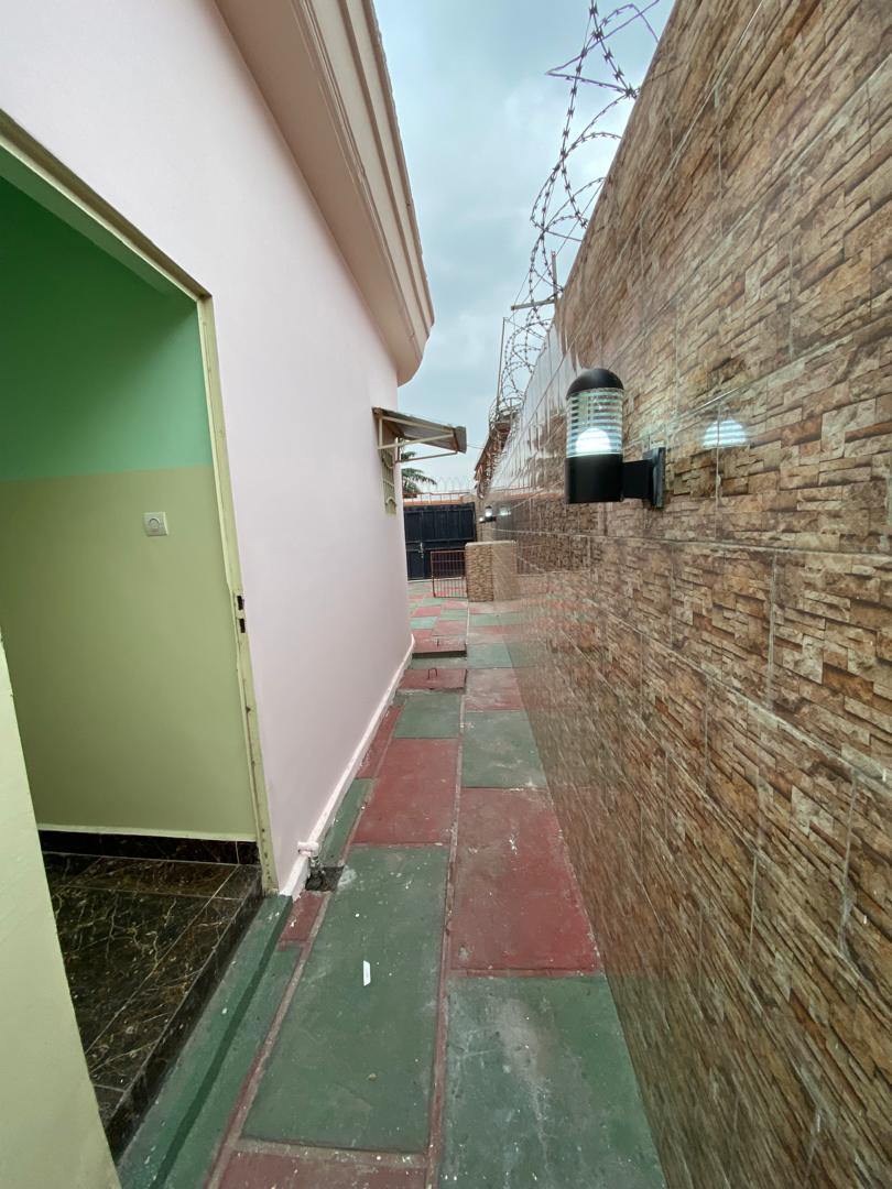 Grande villa moderne à louer – Bacongo (Case de Gaulle) à Brazzaville