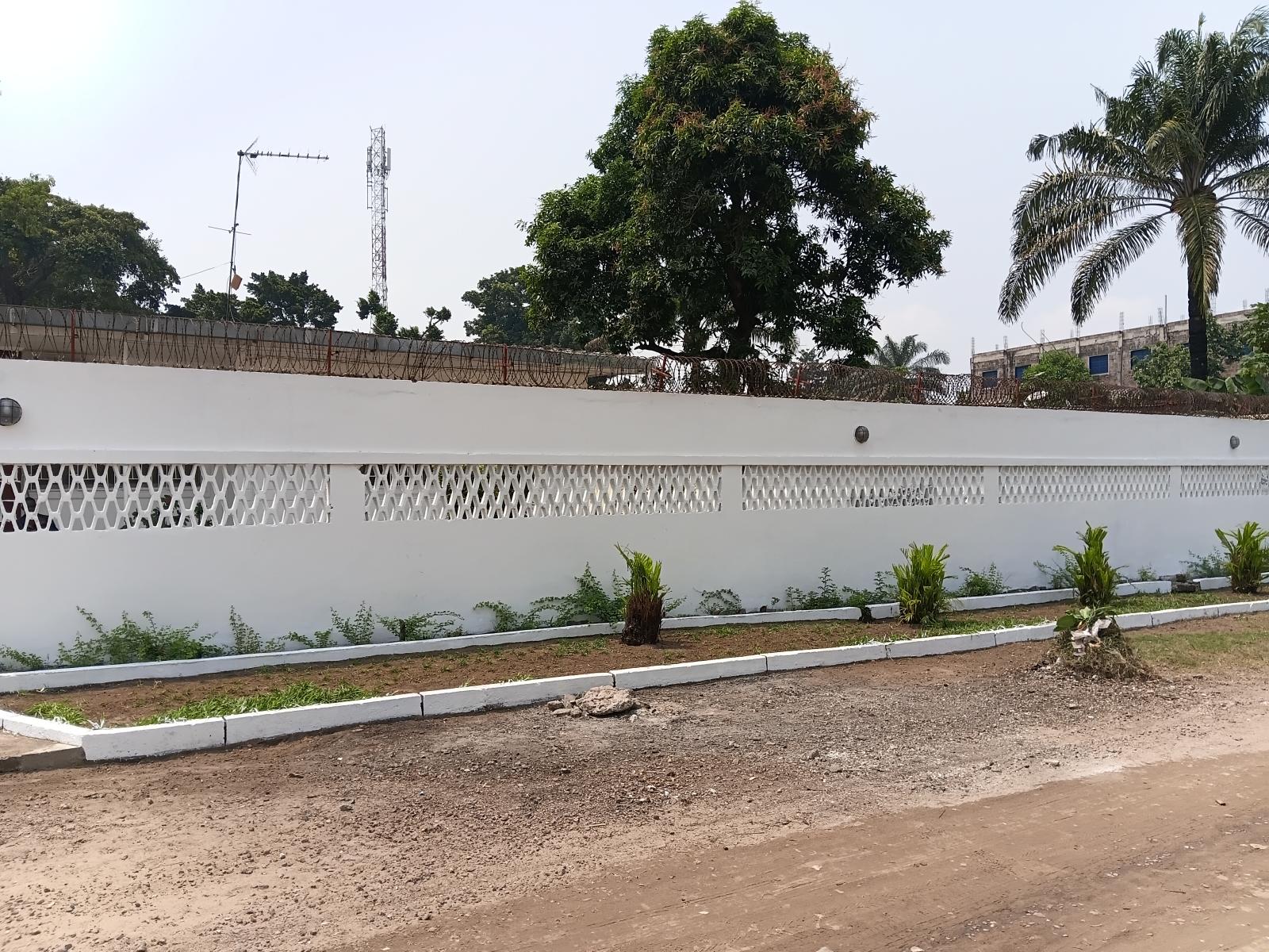 Grande Villa avec jardin à louer à Bacongo Case de Gaulle à Brazzaville