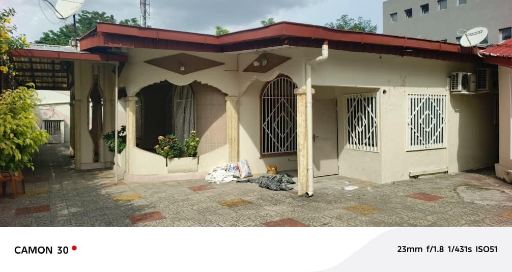 Villa moderne à louer au Plateau des 15 Ans – Brazzaville (sur le goudron) à Brazzaville