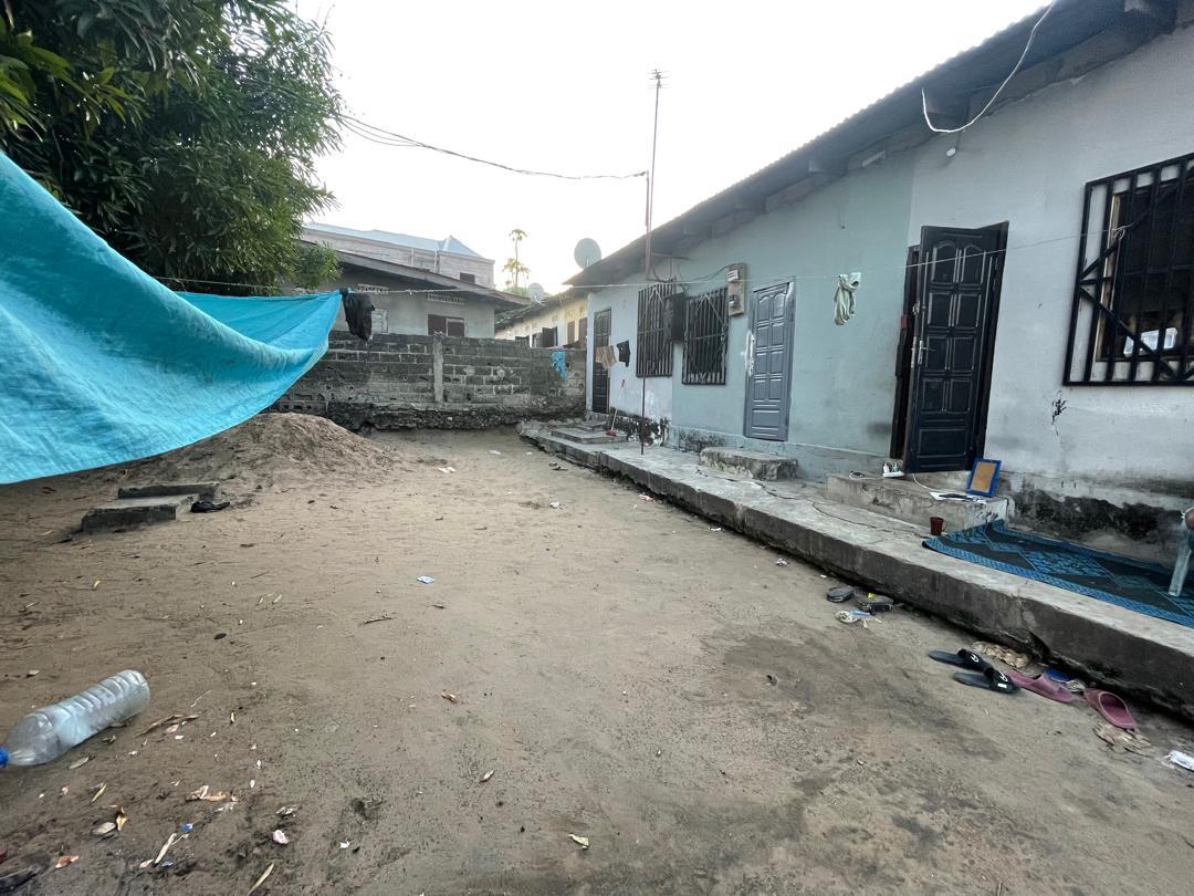 Vente Demi-Parcelle 180 m² – Plateau des 15 ans, Brazzaville (Proche Edmond Hôtel)