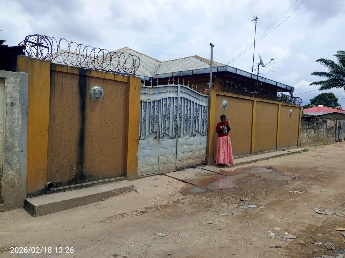 Opportunité Immobilière : Parcelle de 324 m² à Vendre à Bacongo – Secteur La Glacière / Corniche