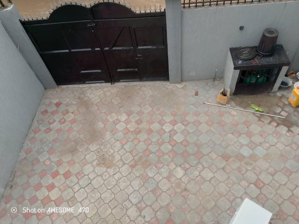 Duplex standing 4 ch avec groupe & forage – Diata, Brazzaville