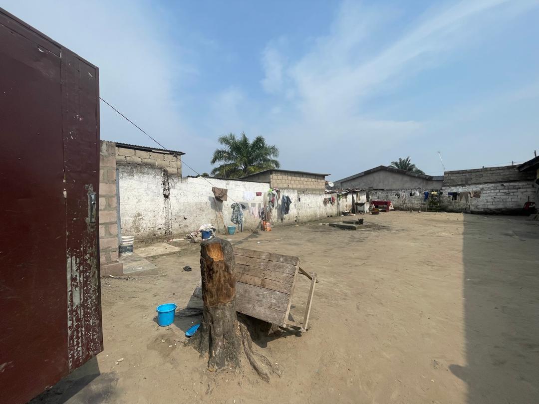 Terrain de 200m² à Vendre – Moungali (La Fleur), Brazzaville – Zone Pavée & Accessible