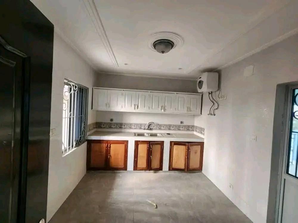 Bel Appartement F4 à Louer – Proche Rond-Point Poto-Poto, Brazzaville