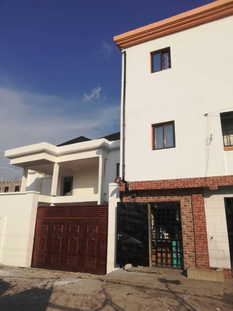 PARCELLE AVEC 20 STUDIOS MODERNES À VENDRE À BRAZZAVILLE – MOUNGALI