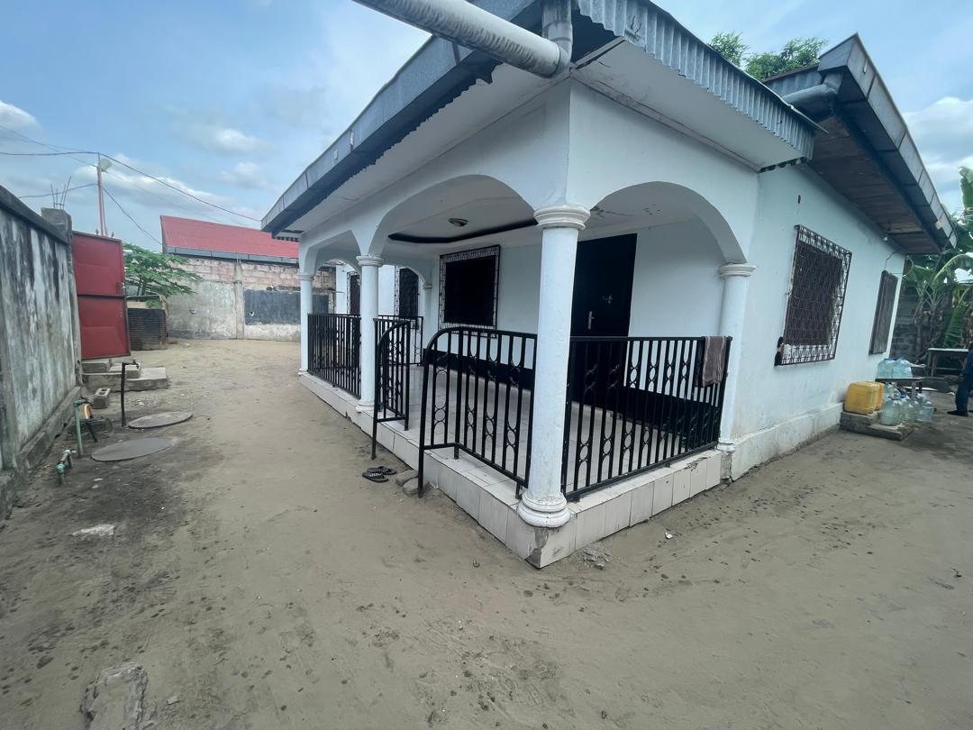 🏡 PARCELLE BÂTIE À VENDRE À BRAZZAVILLE – MOUKONDO (SECTEUR COMUS)