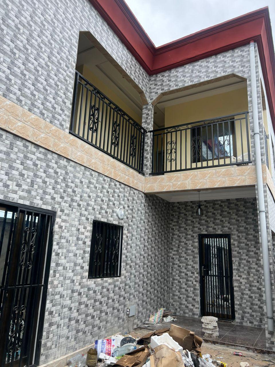Duplex spacieux et tout confort à louer – Kintelé
