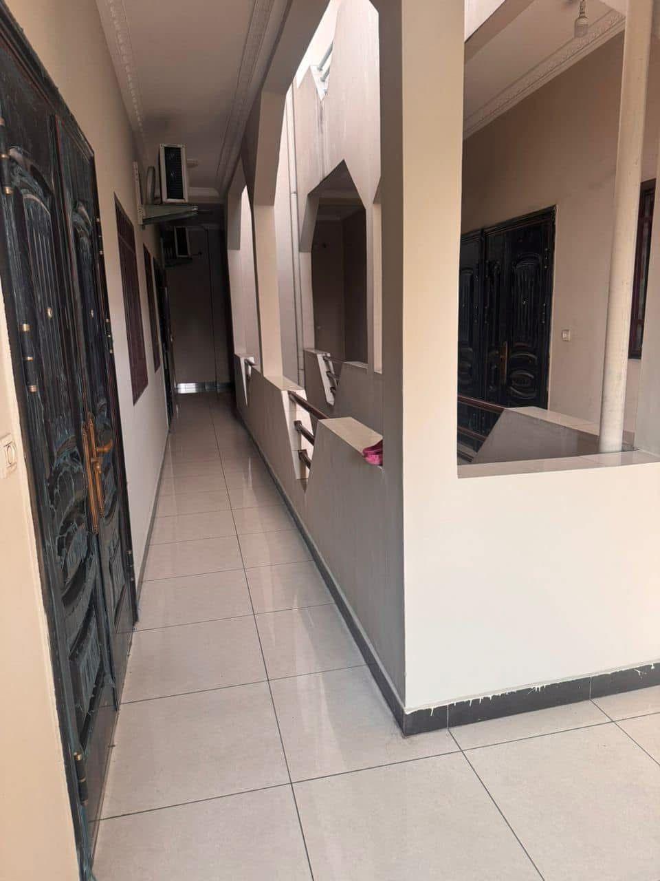 Superbe appartement neuf de 2 chambres à Moungali (axe goudronné)