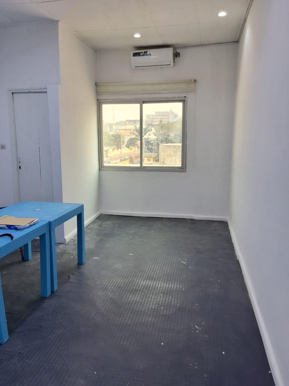 BUREAU À LOUER AU CENTRE-VILLE DE BRAZZAVILLE – EN FACE DE LA PRIMATURE 150 000