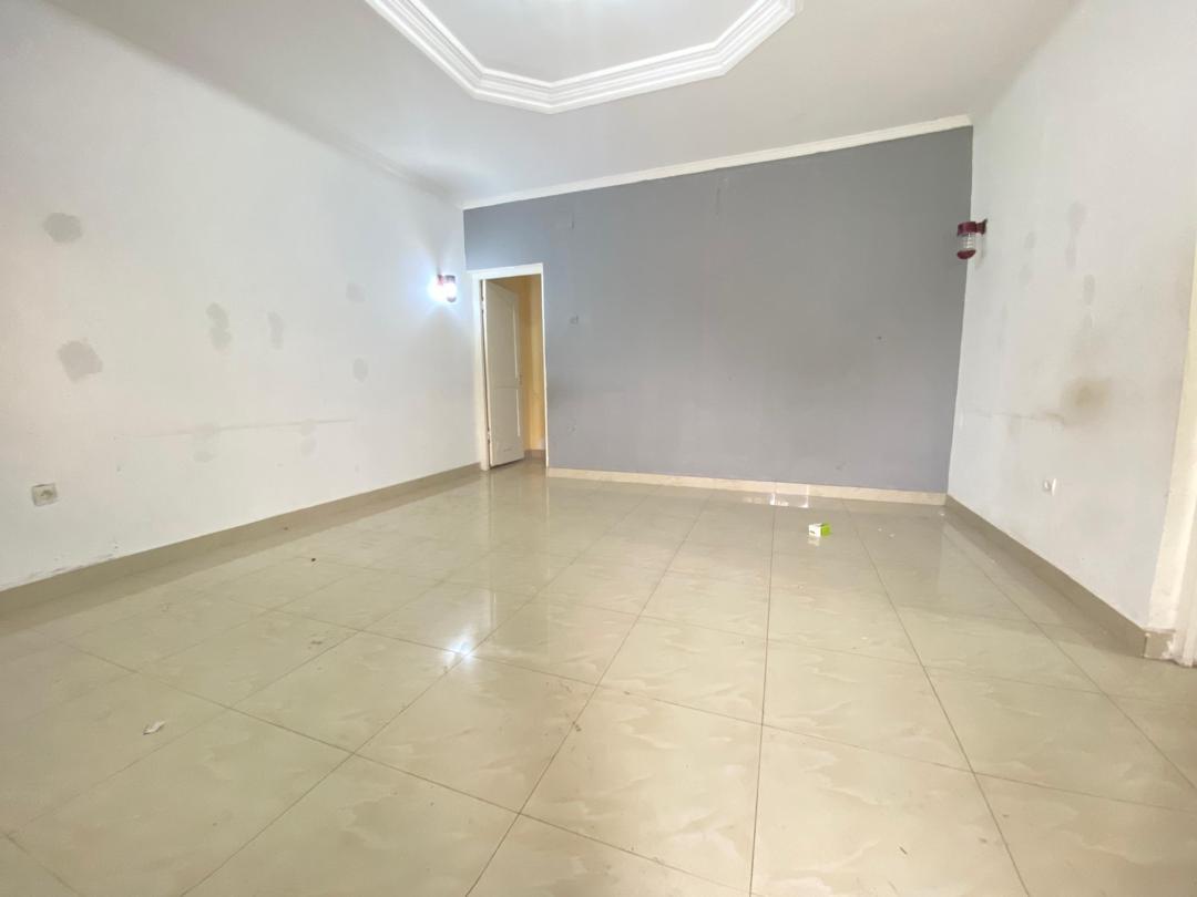 MAISON 1 CHAMBRE SALON  À LOUER À KINTÉLÉ – 70 000 FCFA
